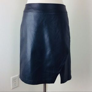 LOFT Gorgeous Faux Leather Black Skirt Size (0)